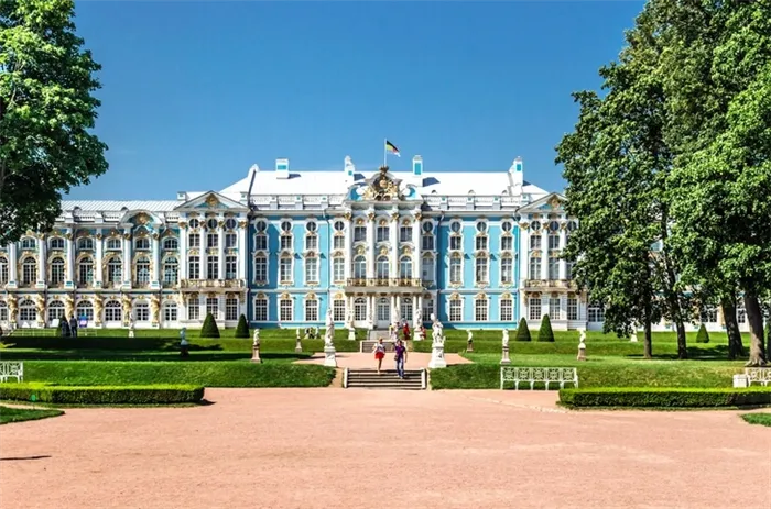 Южная сторона Екатерининского дворца.