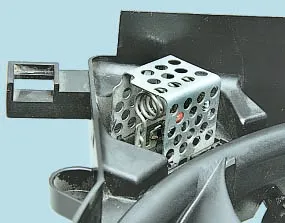 Снятие и установка электродвигателя вентилятора радиатора системы охлаждения двигателя Опель Астра Н