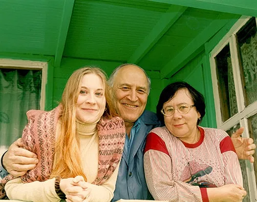 Николай Дроздов с женой и дочкой