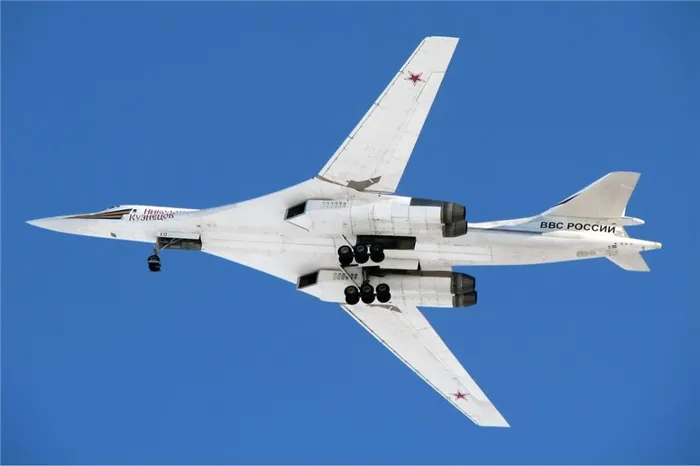 Tupolev_Tu-160_Naumenko-1.jpg