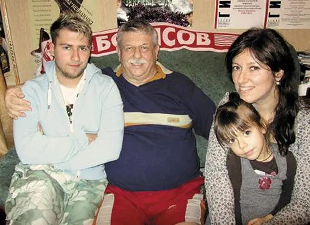 Михаил Борисов с дочерью, сыном и внучкой