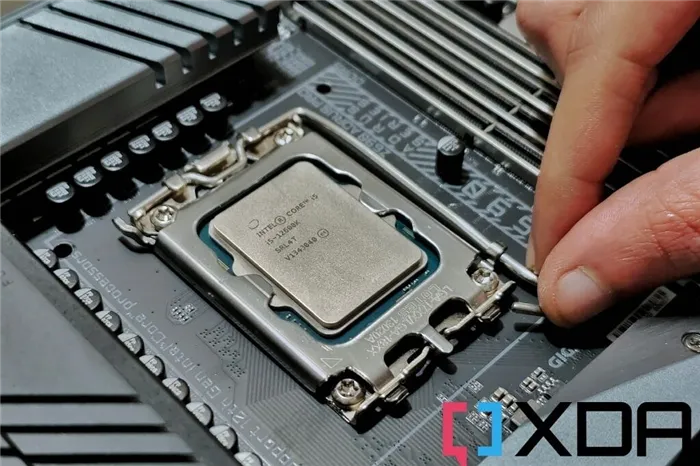 Intel Core i5-12600K устанавливается на материнскую плату Z690